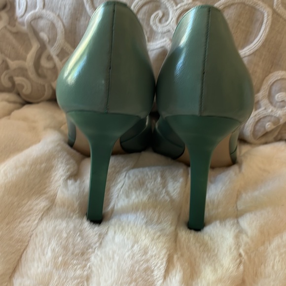 BCB girls light green pumps - Picture 4 of 7